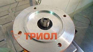 Электромотор 24В 7,0A 1,8об/мин 150Нм д/серводвиг. EWA12. Код 60-50-3257 (ст. 81-31-4781)
